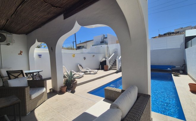 Resale - Semi Detached -
Villamartin - Costa Blanca