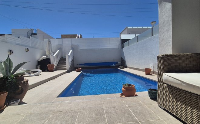 Resale - Semi Detached -
Villamartin - Costa Blanca