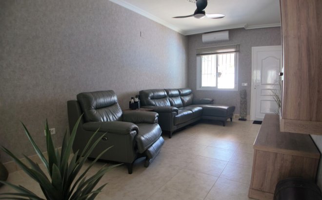 Resale - Semi Detached -
Villamartin - Costa Blanca