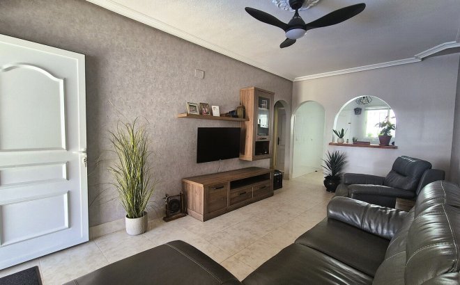 Resale - Semi Detached -
Villamartin - Costa Blanca