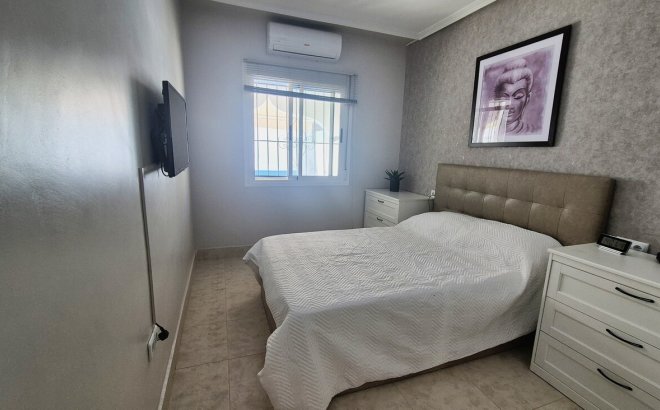 Resale - Semi Detached -
Villamartin - Costa Blanca