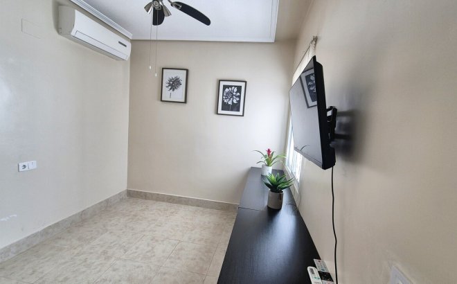 Resale - Semi Detached -
Villamartin - Costa Blanca