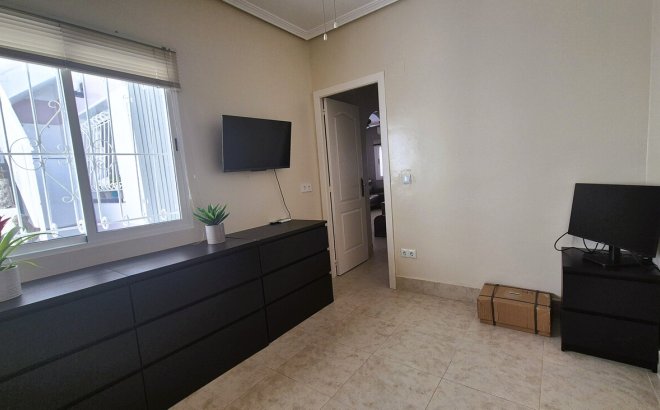 Resale - Semi Detached -
Villamartin - Costa Blanca