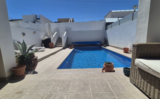 Resale - Semi Detached -
San Miguel de Salinas - Inland