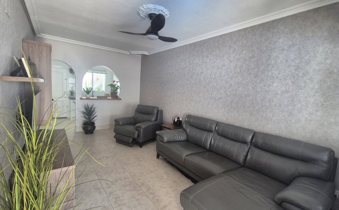 Resale - Semi Detached -
San Miguel de Salinas - Inland