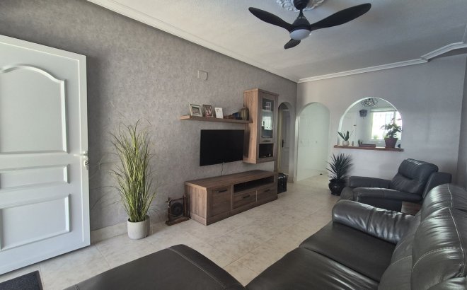 Resale - Semi Detached -
San Miguel de Salinas - Inland
