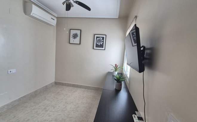 Resale - Semi Detached -
San Miguel de Salinas - Inland