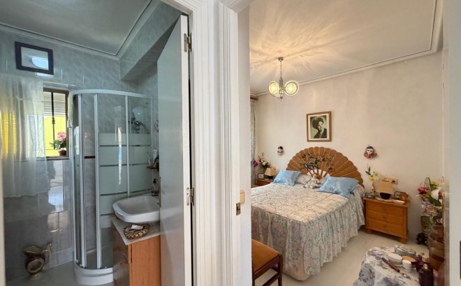 Resale - Bungalow -
Torrevieja - Torreblanca