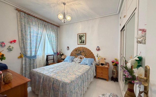 Resale - Bungalow -
Torrevieja - Torreblanca