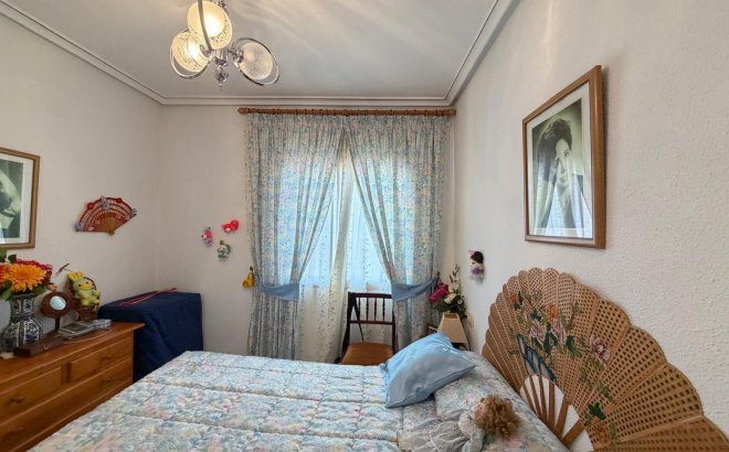 Resale - Bungalow -
Torrevieja - Torreblanca