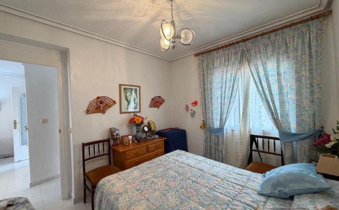 Resale - Bungalow -
Torrevieja - Torreblanca
