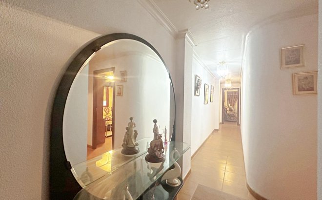 Resale - Apartment -
Torrevieja - Centro