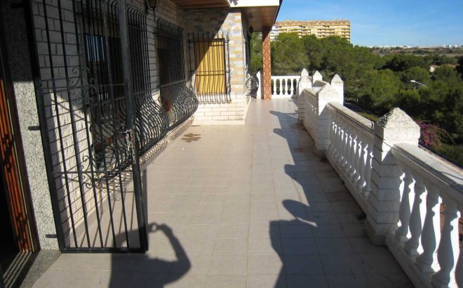 Resale - Villa -
Campoamor - Costa Blanca