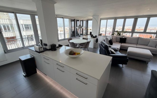 Resale - Apartment -
Torrevieja - Acequion