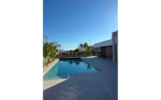 Resale - Villa -
Ciudad Quesada - Centro De La Ciudad Quesada