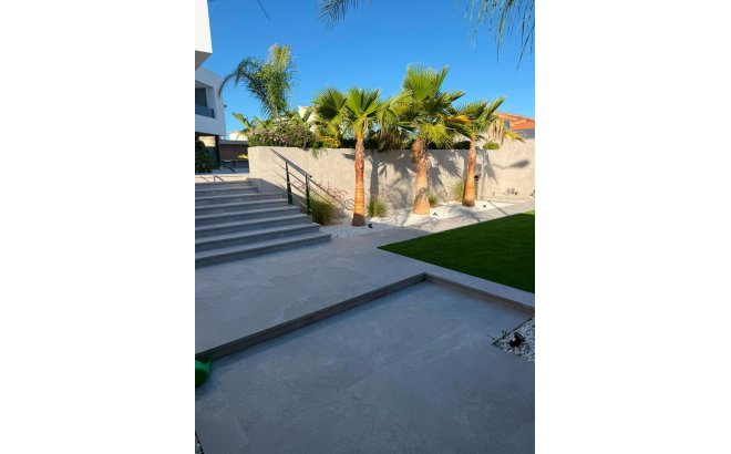 Resale - Villa -
Ciudad Quesada - Centro De La Ciudad Quesada