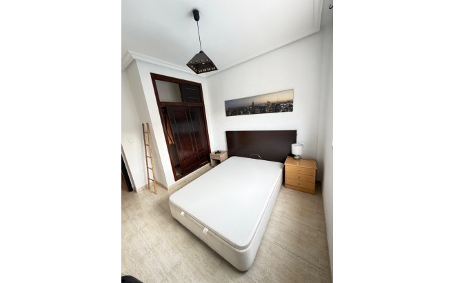 Herverkoop - Appartement -
Torrevieja - Centro