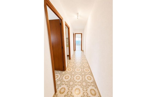 Herverkoop - Appartement -
Torrevieja - Playa del Cura