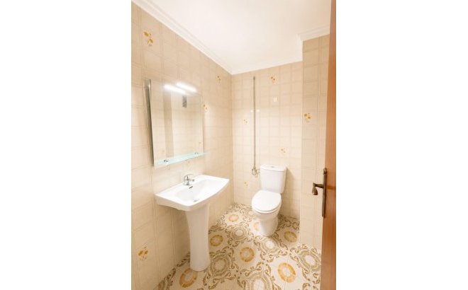 Herverkoop - Appartement -
Torrevieja - Playa del Cura