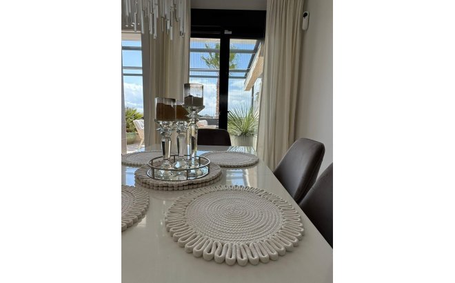 Herverkoop - Dúplex -
Orihuela Costa - Costa Blanca