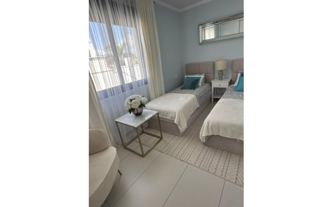 Herverkoop - Dúplex -
Orihuela Costa - Costa Blanca