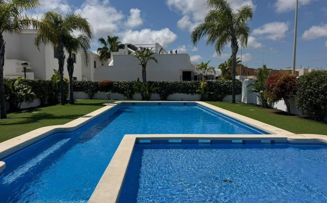 Herverkoop - Dúplex -
Orihuela Costa - Costa Blanca