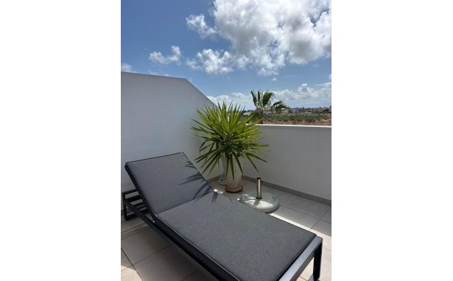 Herverkoop - Dúplex -
Orihuela Costa - Costa Blanca