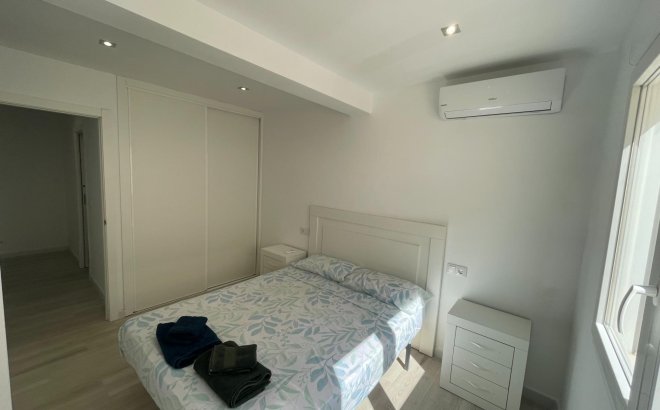 Resale - Bungalow -
Orihuela Costa - La Regia