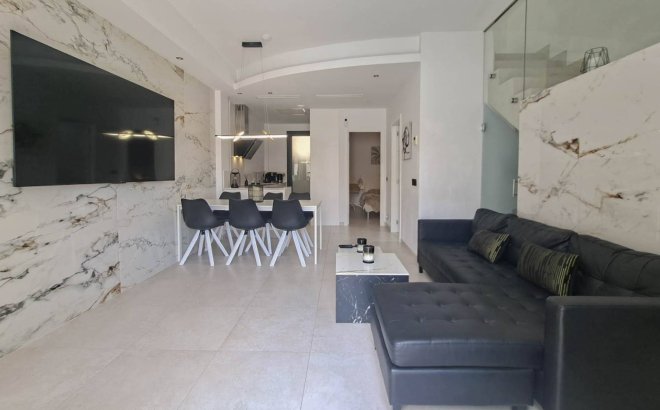 Revente - Villa -
Villamartin - Costa Blanca