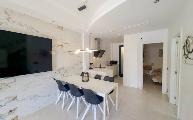 Revente - Villa -
Villamartin - Costa Blanca