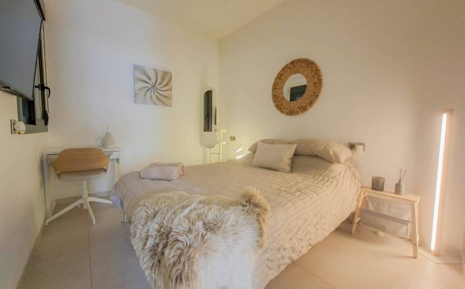 Revente - Villa -
Villamartin - Costa Blanca