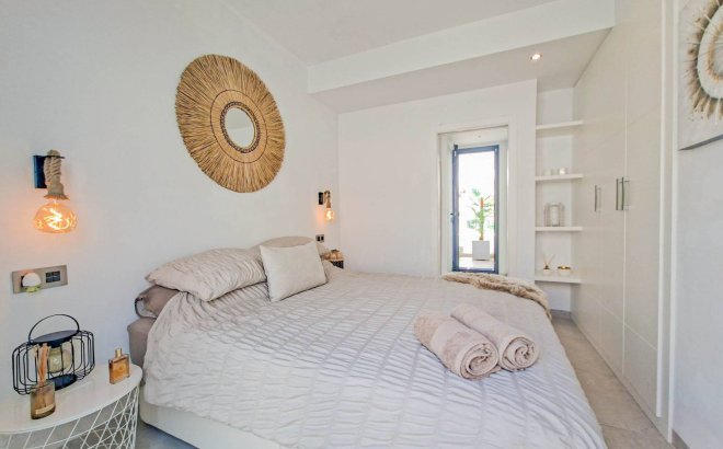 Revente - Villa -
Villamartin - Costa Blanca