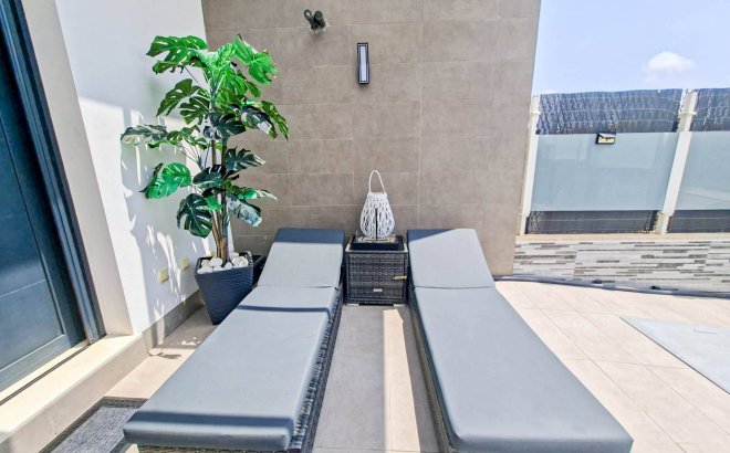 Revente - Villa -
Villamartin - Costa Blanca
