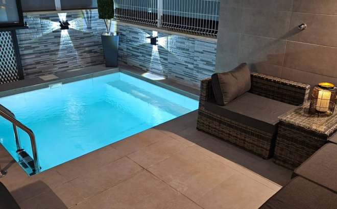 Revente - Villa -
Villamartin - Costa Blanca