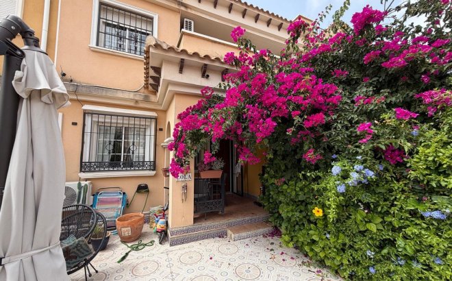 Resale - Bungalow -
Torrevieja - Zona Los Frutales