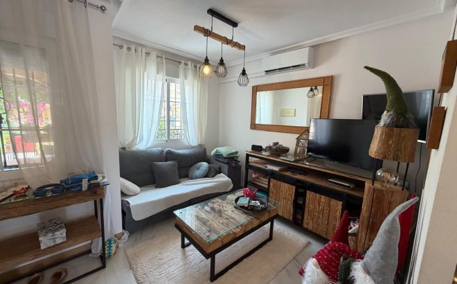 Resale - Bungalow -
Torrevieja - Zona Los Frutales