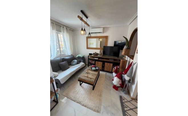 Resale - Bungalow -
Torrevieja - Zona Los Frutales
