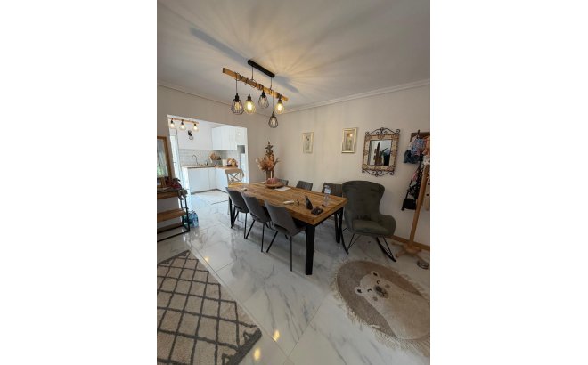 Resale - Bungalow -
Torrevieja - Zona Los Frutales