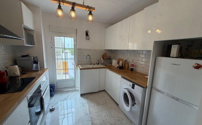 Resale - Bungalow -
Torrevieja - Zona Los Frutales