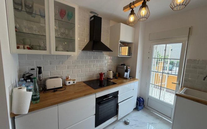 Resale - Bungalow -
Torrevieja - Zona Los Frutales