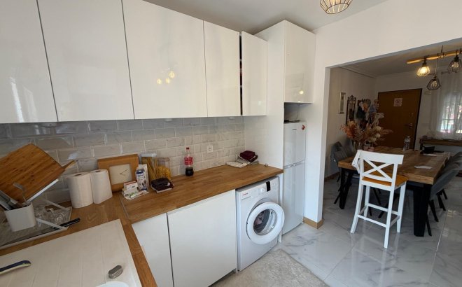 Resale - Bungalow -
Torrevieja - Zona Los Frutales