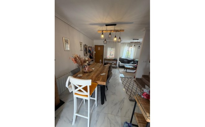 Resale - Bungalow -
Torrevieja - Zona Los Frutales