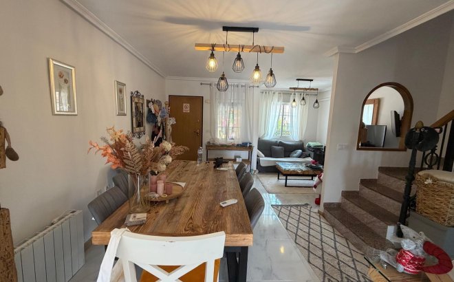 Resale - Bungalow -
Torrevieja - Zona Los Frutales