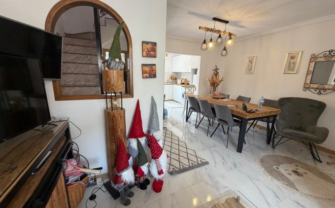Resale - Bungalow -
Torrevieja - Zona Los Frutales
