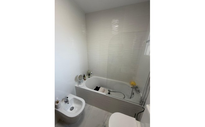 Resale - Bungalow -
Torrevieja - Zona Los Frutales