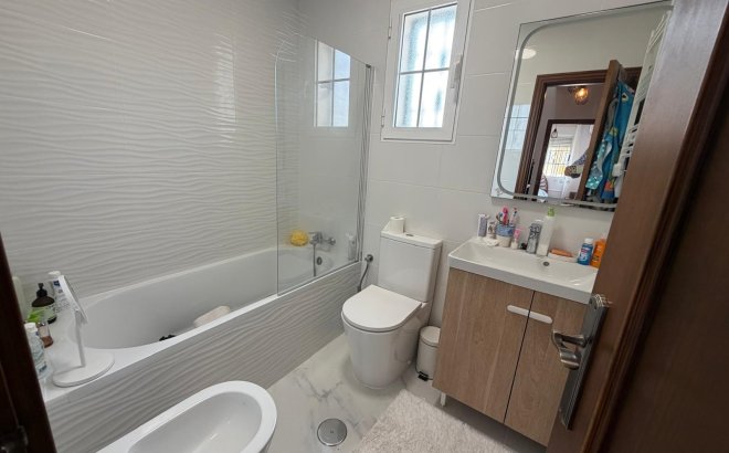 Resale - Bungalow -
Torrevieja - Zona Los Frutales