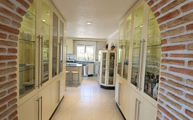 Herverkoop - Villa -
Pinar de Campoverde - Inland