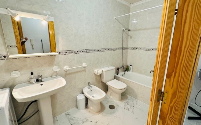 Resale - Apartment -
Torrevieja - Acequion