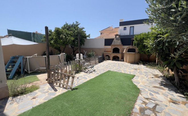 Resale - Villa -
Torrevieja - Aguas Nuevas