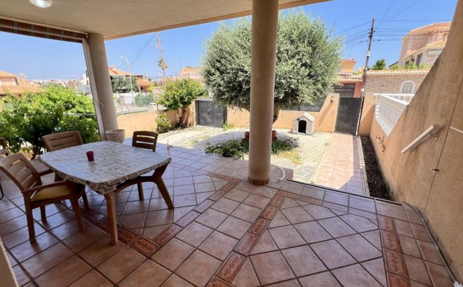 Resale - Villa -
Torrevieja - Aguas Nuevas